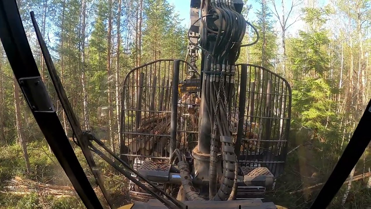 Ponsse Elk Harvennusella pientä puuta