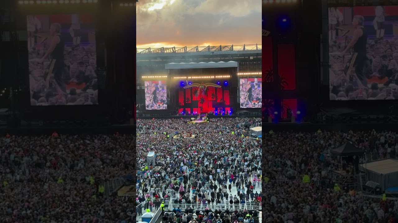 Robbie Williams &ldquo;Relight my fire&rdquo; Edinburgh 2025 Britpop tour live #robbiewilliams #britpop