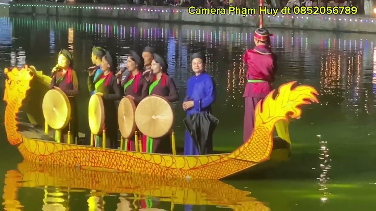 Chuông vàng gác cửa tam quan