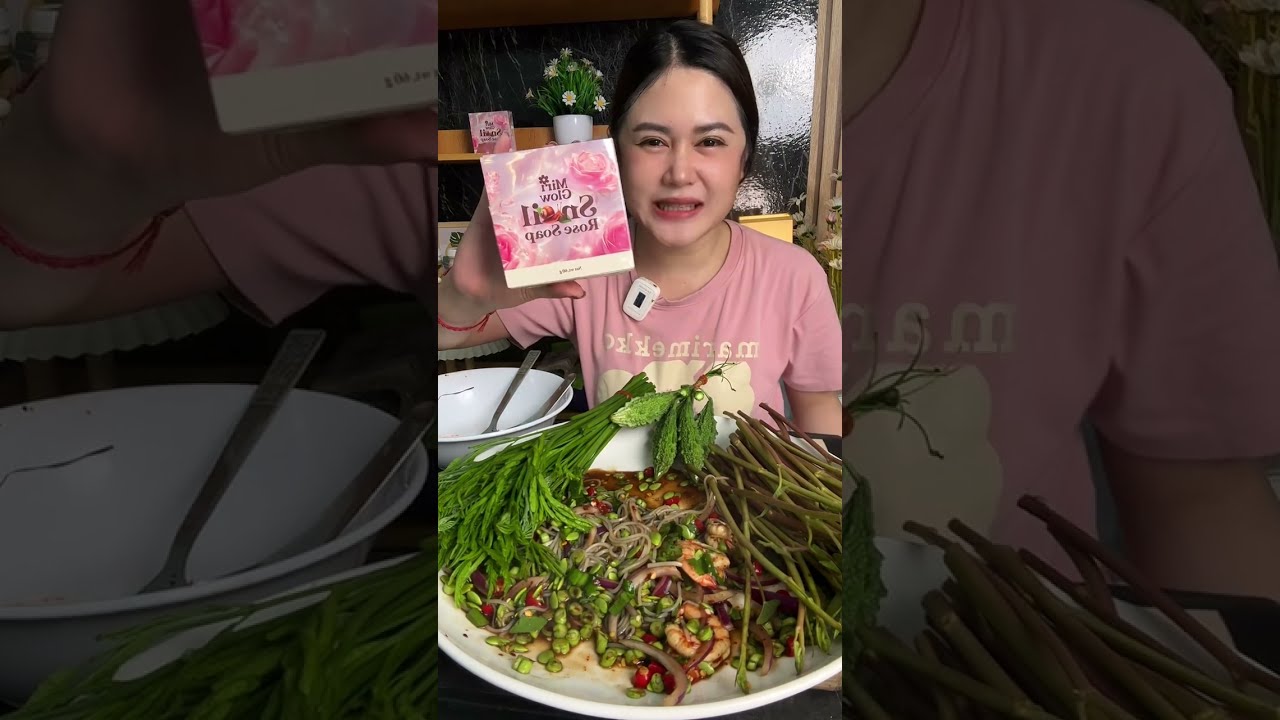 ก้อยขนมจีน กับยอดผักบุ้งอ่อน