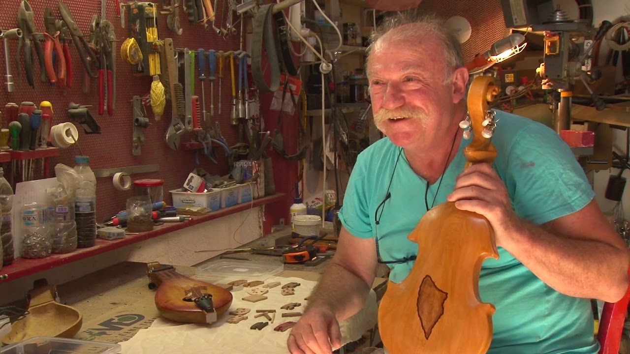 Οι άνθρωποι του Άη Στράτη μας μιλούν για τη ζωή και τον τόπο τους