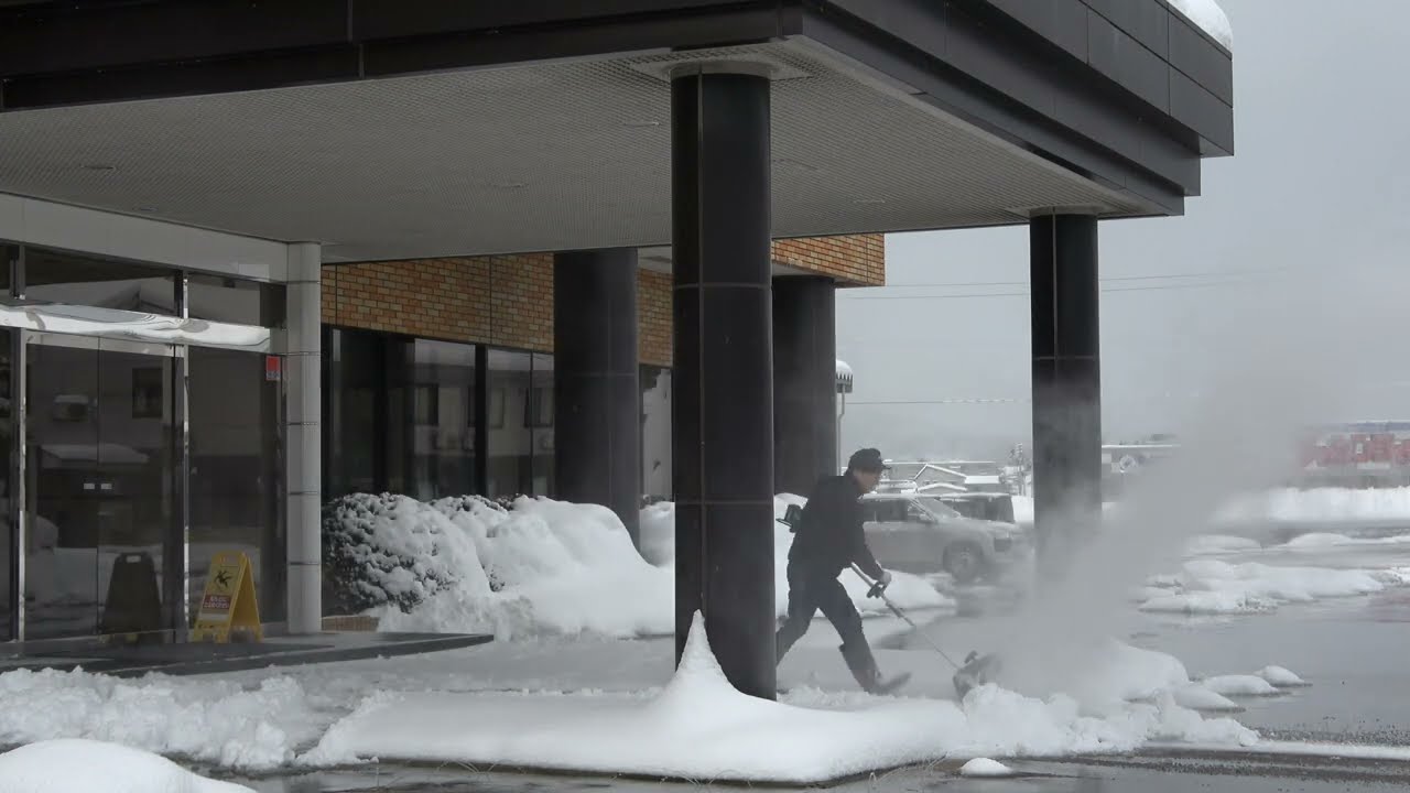 玄関前の除雪作業をマキタSN400MPでやってみました