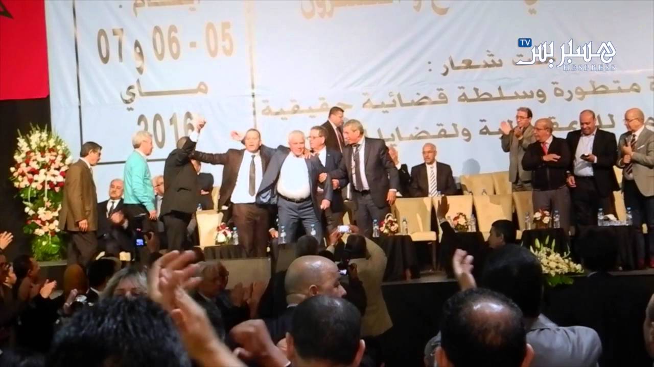 شد وجذب في مؤتمر المحامين