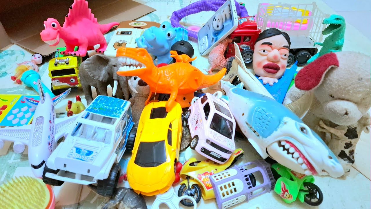 cleane up our toys asmr into cardboard box || review