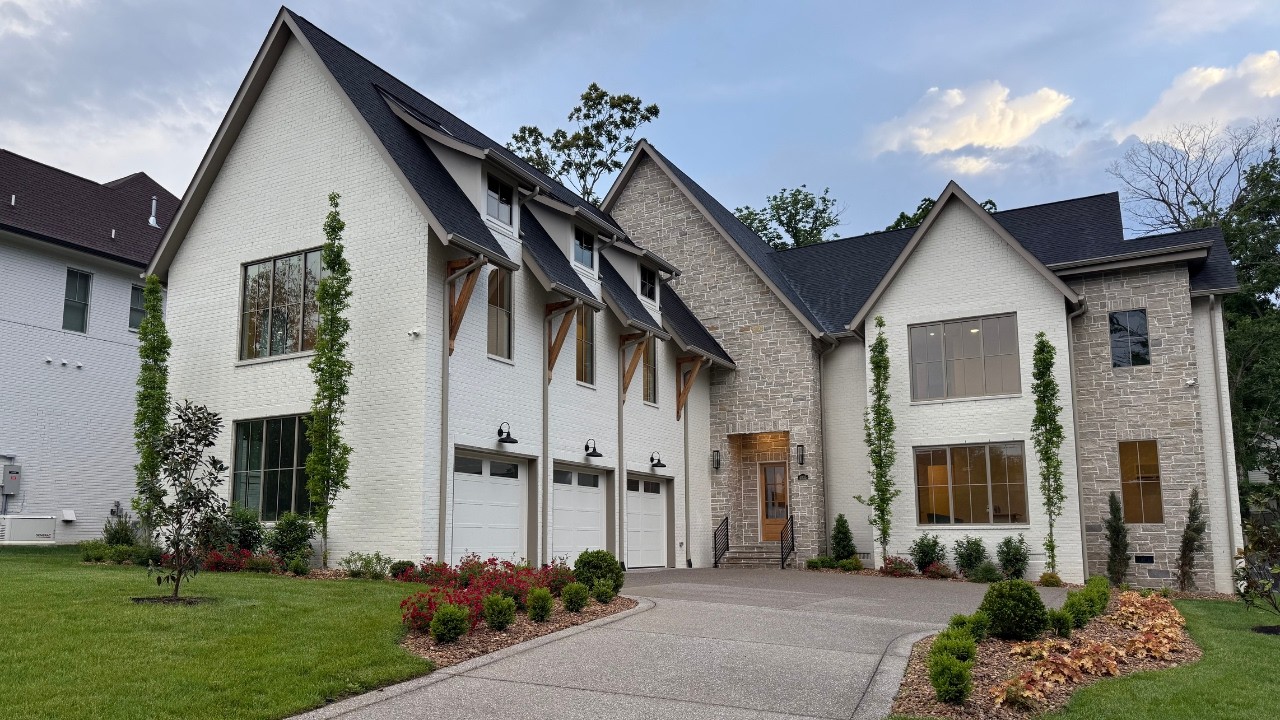 INSIDE AN IMPRESSIVELY LARGE LUXURY HOUSE FOR SALE W/ A 3-SEASON ROOM | $4.25M