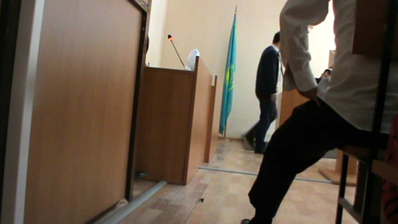 Адвокат Бауыржан Азанов защищает Сатымжана