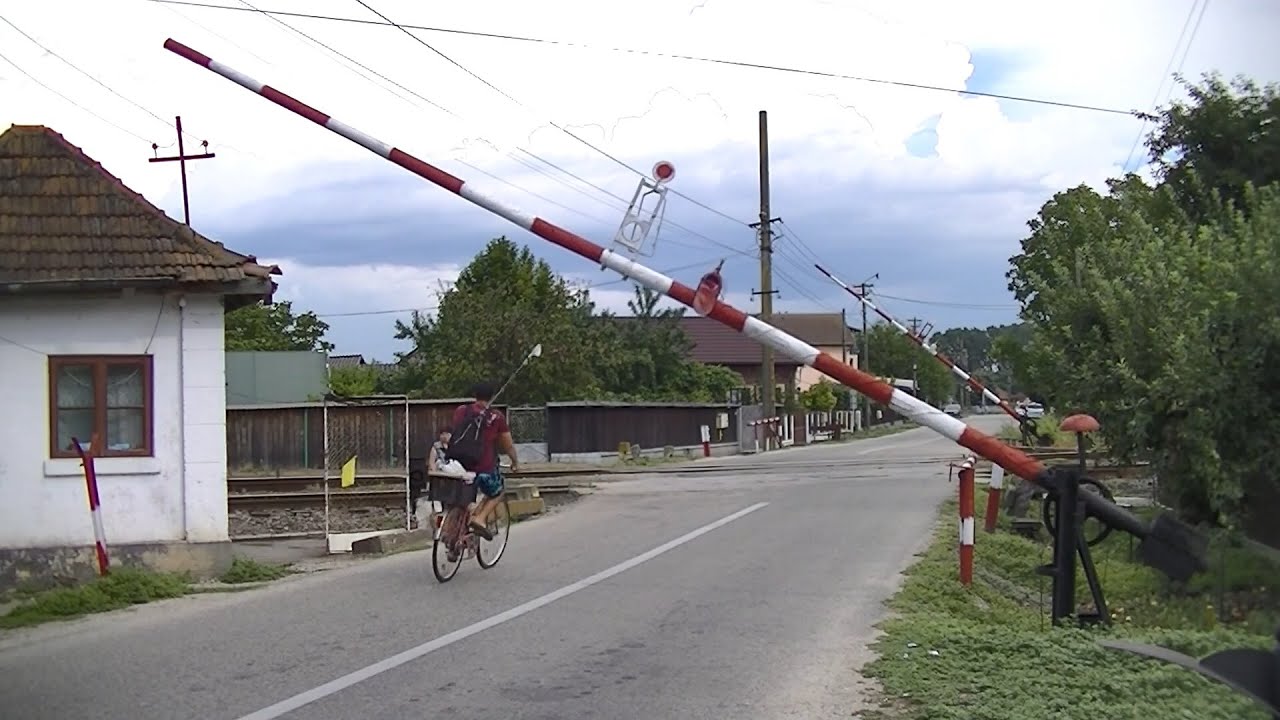 Spoorwegovergang Tătărani (RO) // Railroad crossing // Trecere la nivel