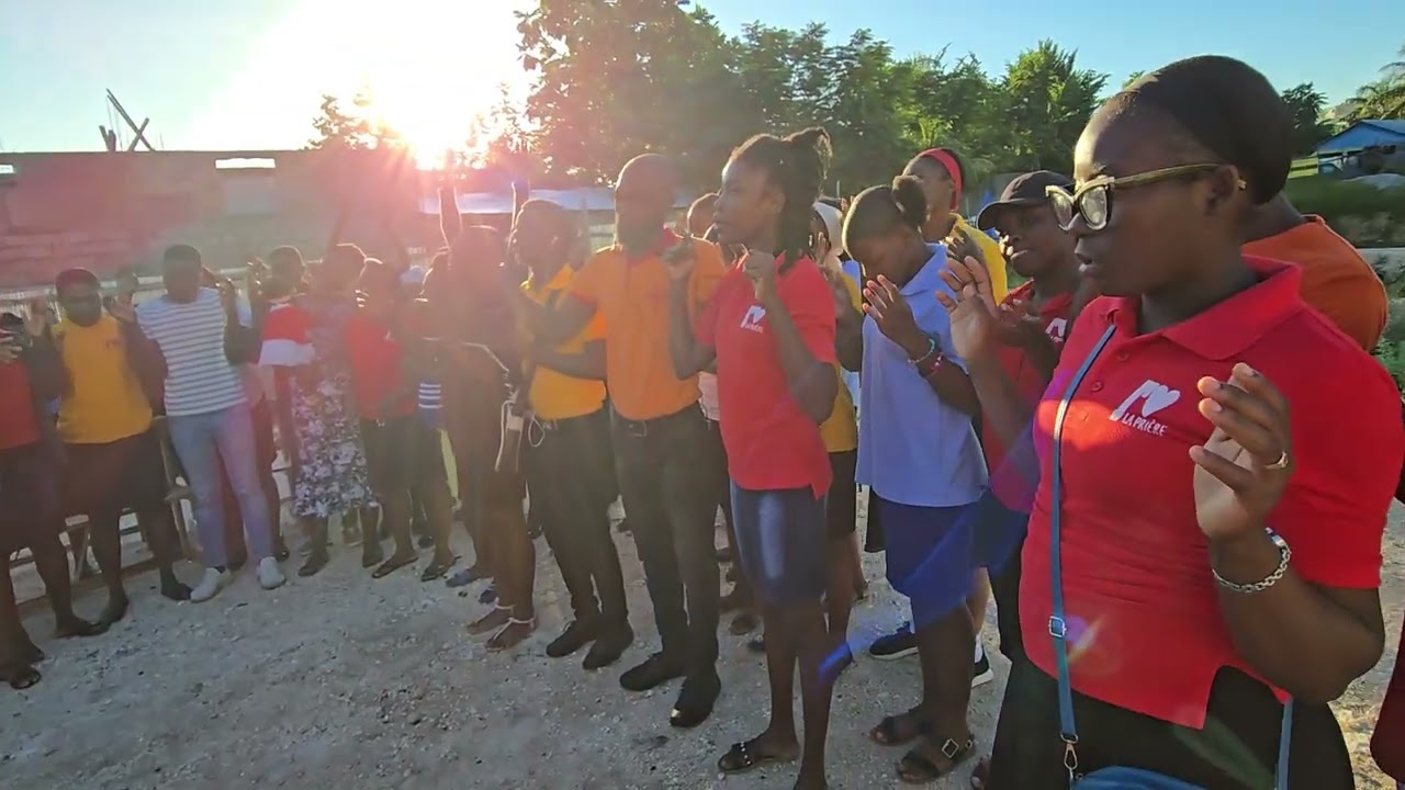 Moment de prière spéciale d'une association de l'église du Dieu Vivant de jérémie.