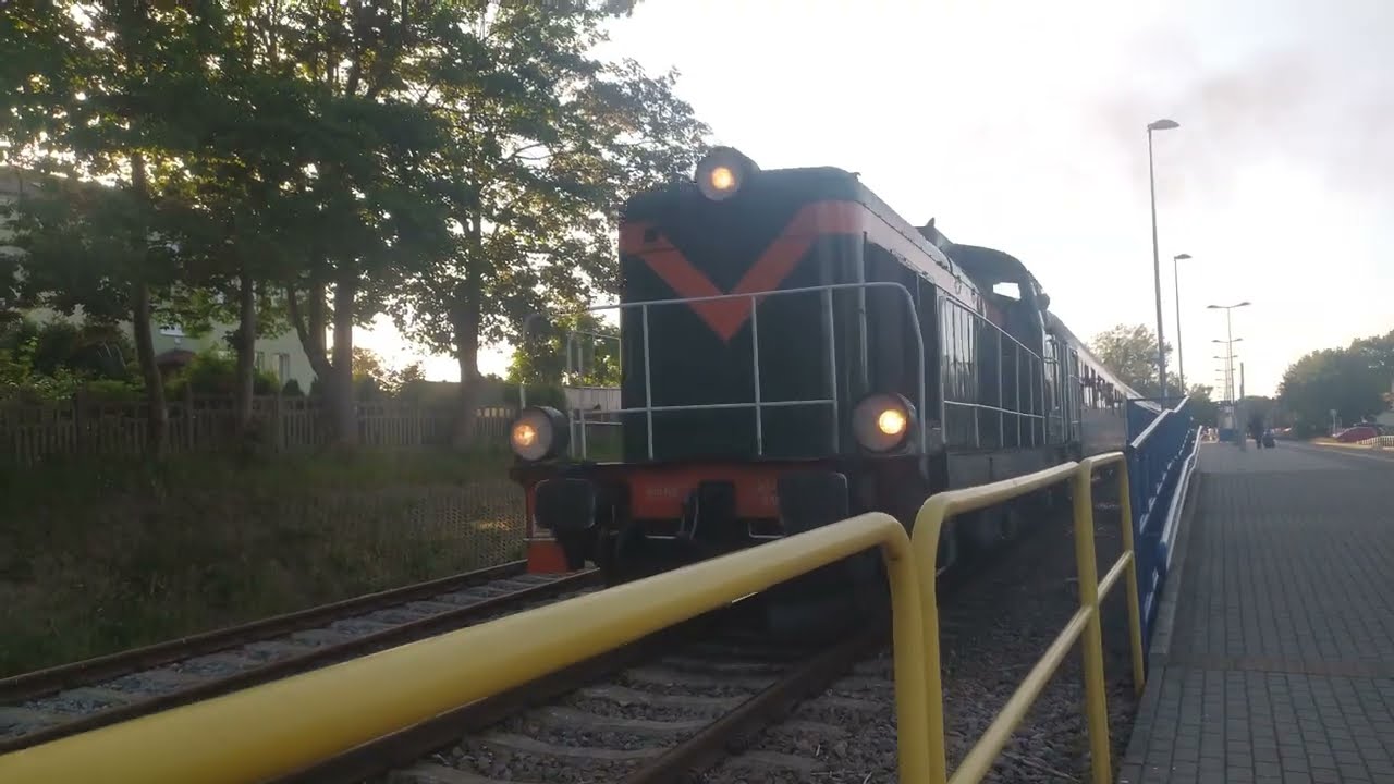 SU42-506 z Pociągiem  Foka 22' odjeżdża z Władysławowa