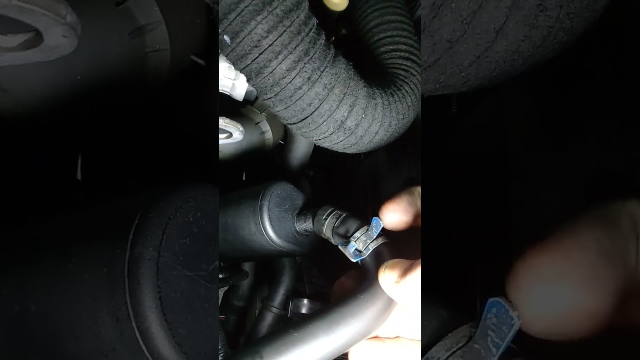 Fuite d'huile moteur sur Renault Kangoo 1.9 D - Décanteur des vapeurs d'huile