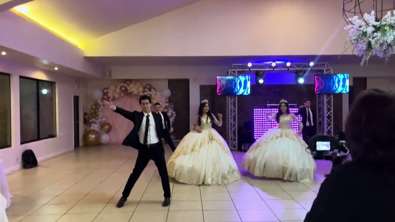 JUEGO DE GEMELAS QUINCEAÑERAS COMPARTEN EL MISMO VESTIDO Y VALS CREADO POR LOS MEJORES DE TIJUANAVIP