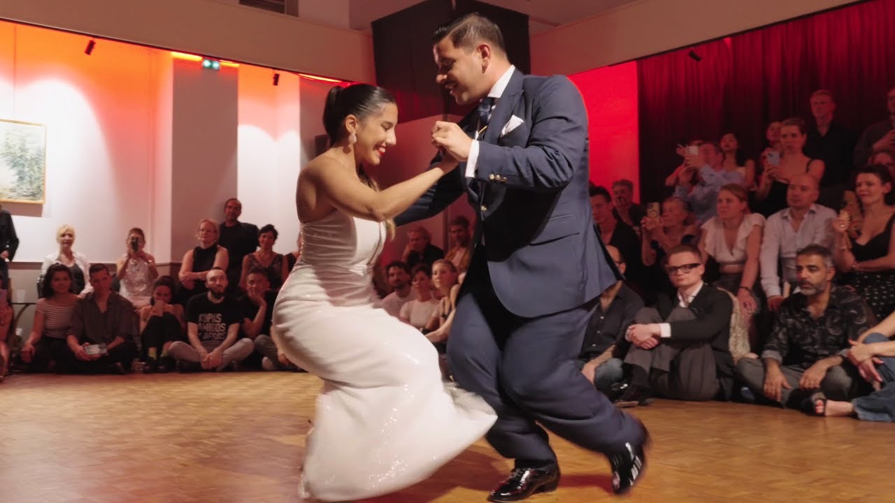 Fatima Caracoch and Brenno Marques - Por la guella