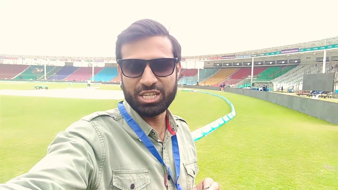 Lovely weather in #Karachi and works on stadium's enclosure Roof