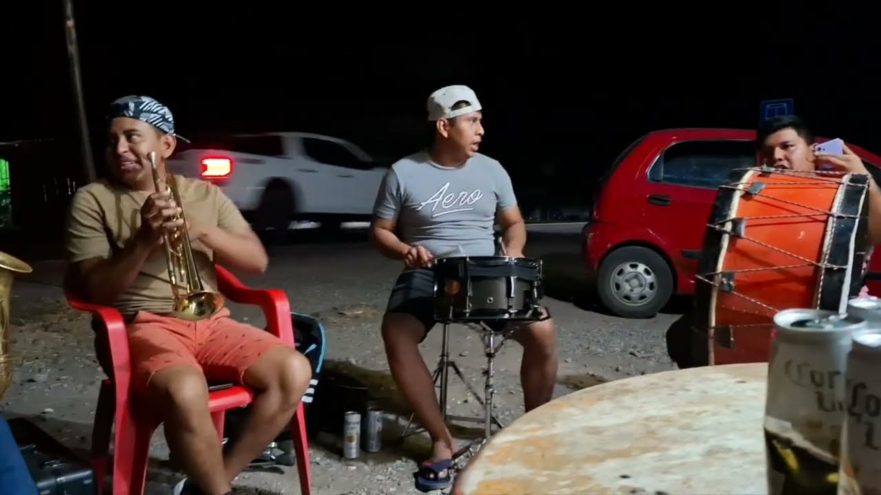 Asi nomas nos la pasamos aya en Tiringueo guerrero,  Región de Tierra caliente 