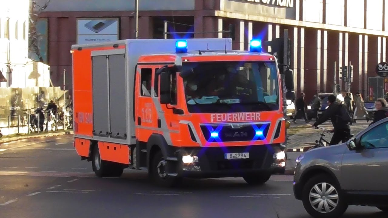 Mit mehrfachem Hornwechsel zum Alex│GW San 1100/1 - Berliner Feuerwehr - 1100 LRW