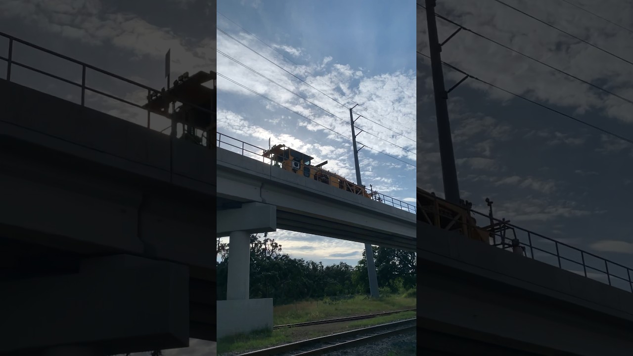 Rare! MOW equipment going ￼across Cap Metro bridge & AWRR Locos in Roundhouse!