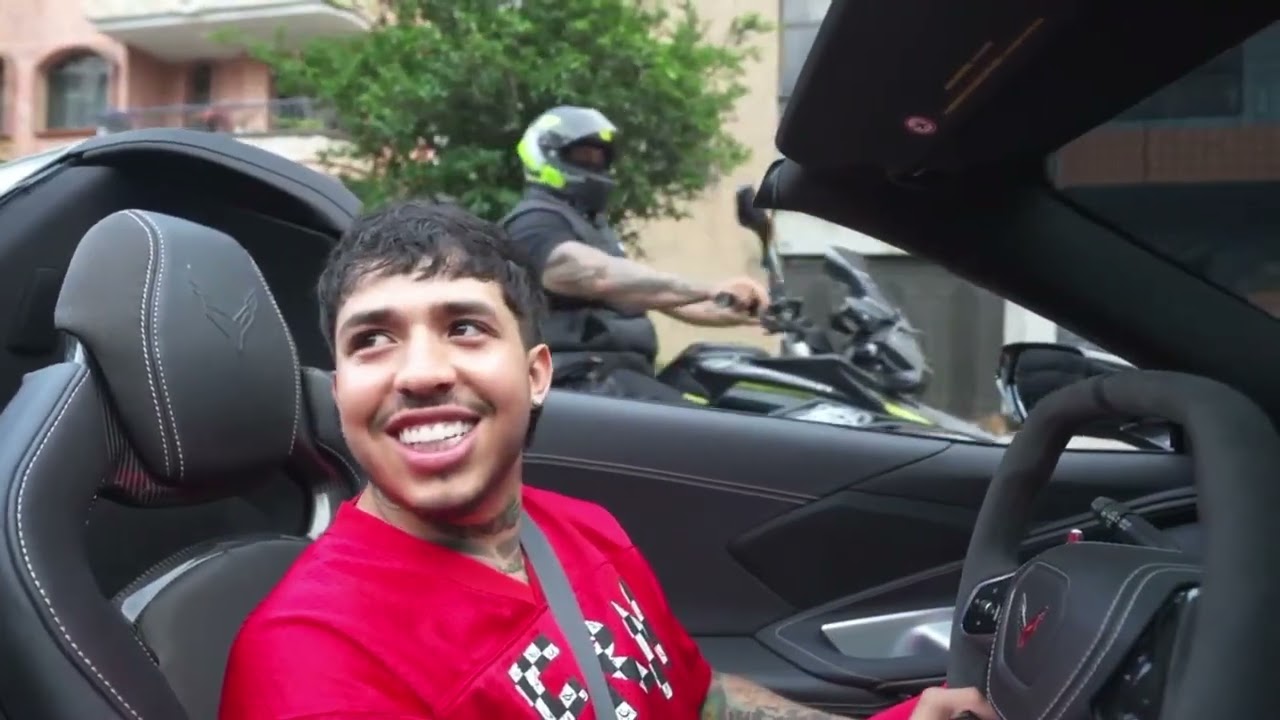 WESTCOL IRL EN EL BARRIO DONDE CRECIÓ EN SU CORVET ROBANDO MIRADAS 