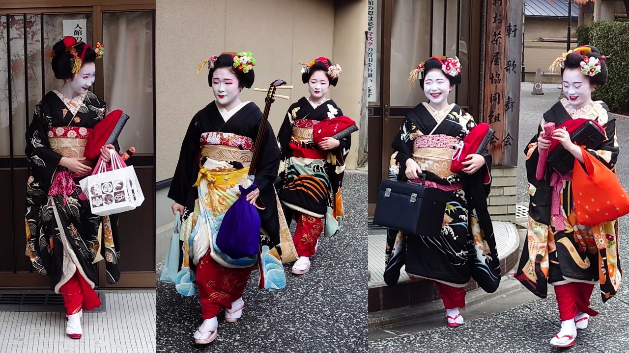 Geisha walk to make courtesy New Year's visits in Kitano Tenmangu district of Kyoto 北野天満宮の東、上七軒の舞妓さん