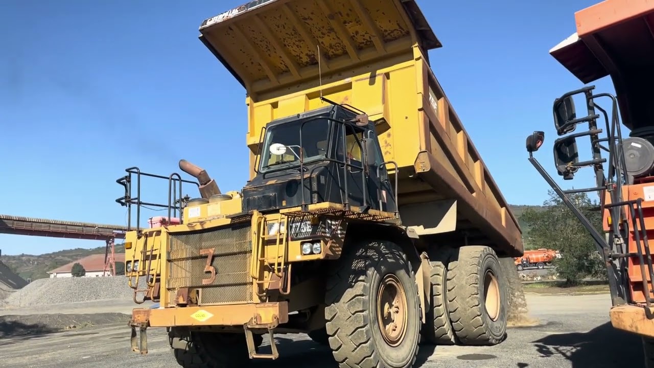 CAT 775E Dump truck
