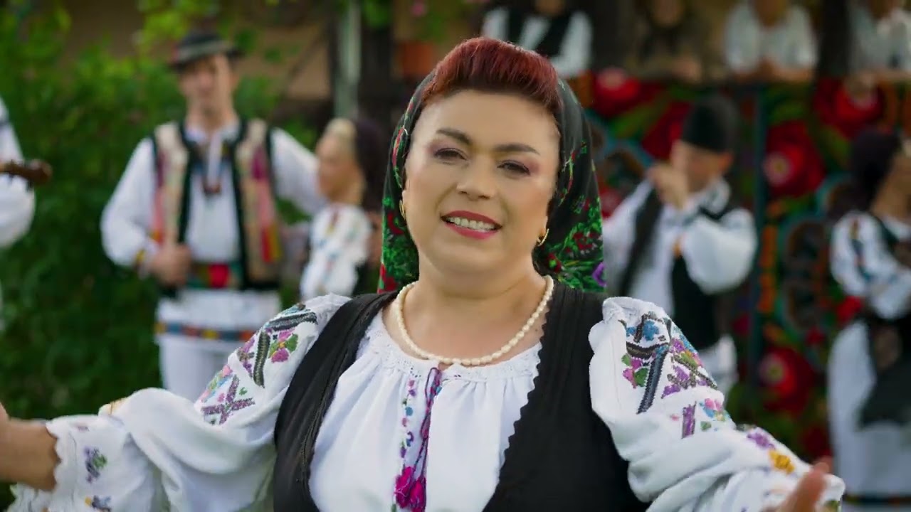 MARIA SÂNTEAN  FAGHIURA  -  De când mă știu am jucat