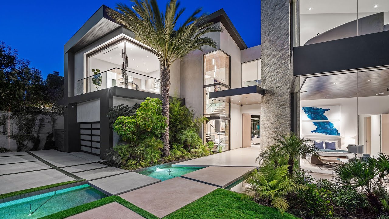 Modern Masterpiece in Brentwood Park :: 340 N Cliffwood Ave