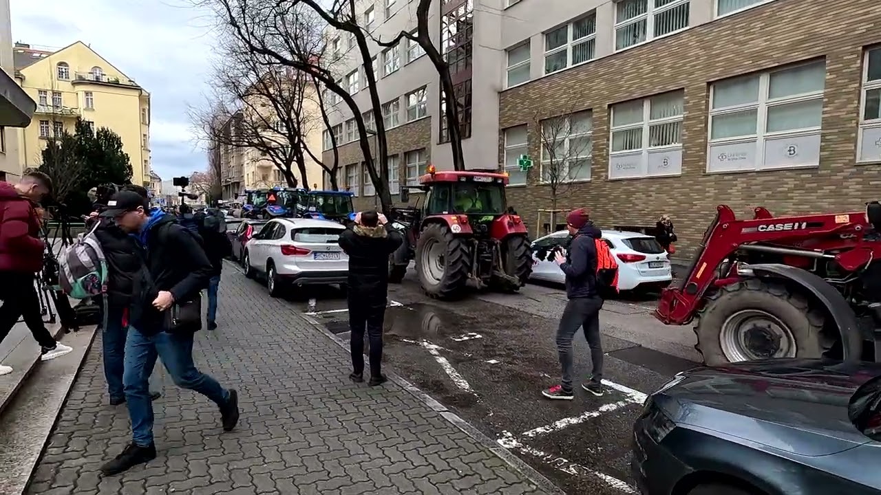 Protest farmárov v Bratislave 19. 2. 2024  (4K)