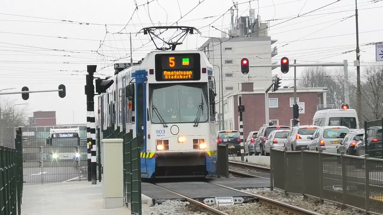 GVB 11G 903 als lijn 5 in Parnassusweg