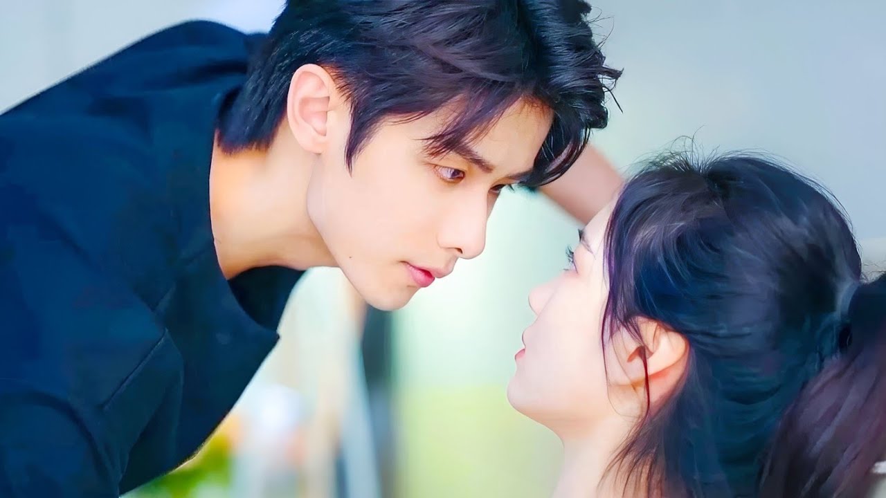 مليارديره بتكره الحب بتأجر شاب وسيم يكون حارسها الشخصي لكنها بتوقع فحبه أول ما بتشوفه ملخص كامل