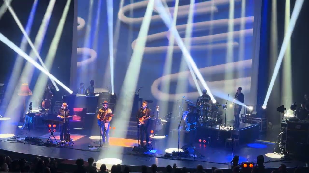 Belle & Sebastian live in le Grand Rex Paris - February 28 2026 - 30th Anniversary Tour - Feeling Si