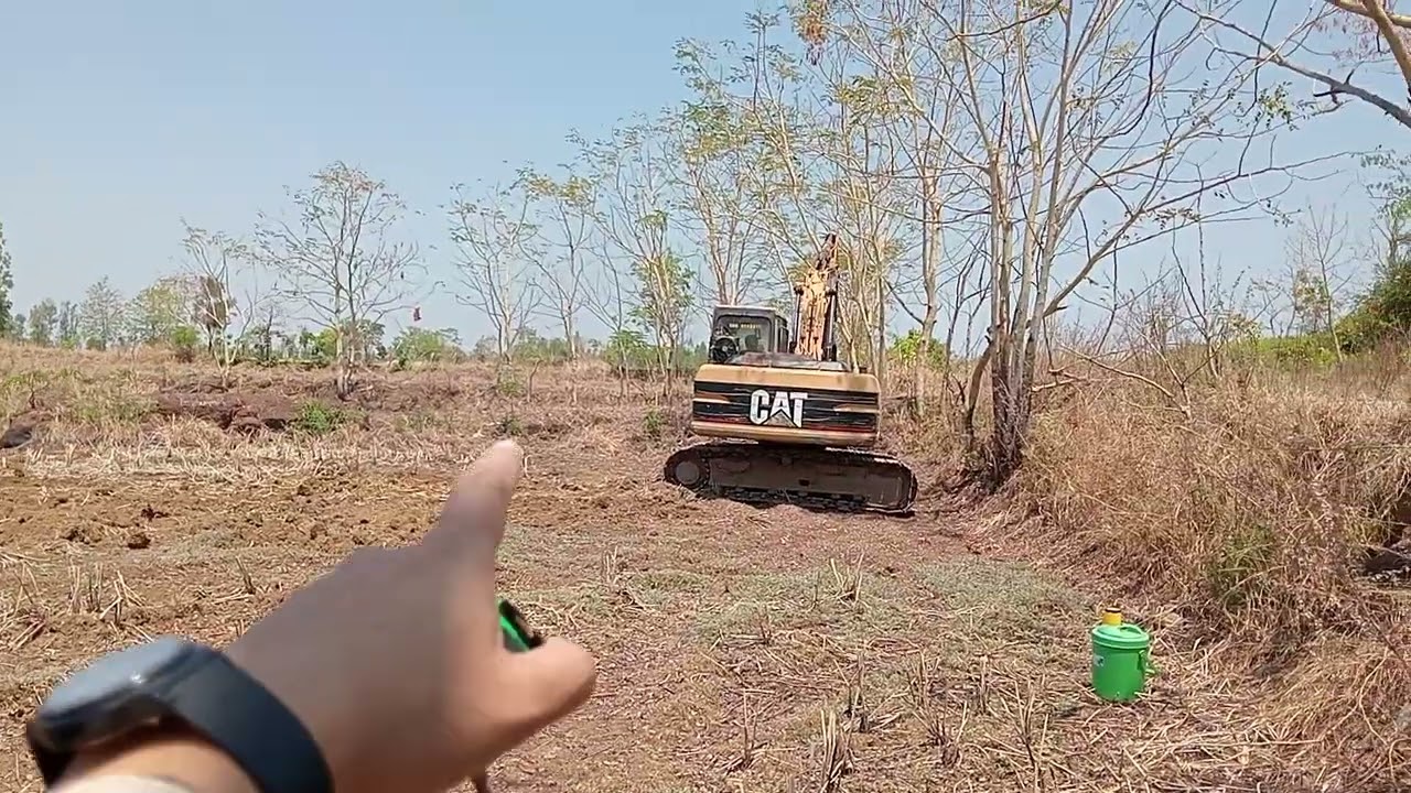ขุดสระที่ทุ่งนา