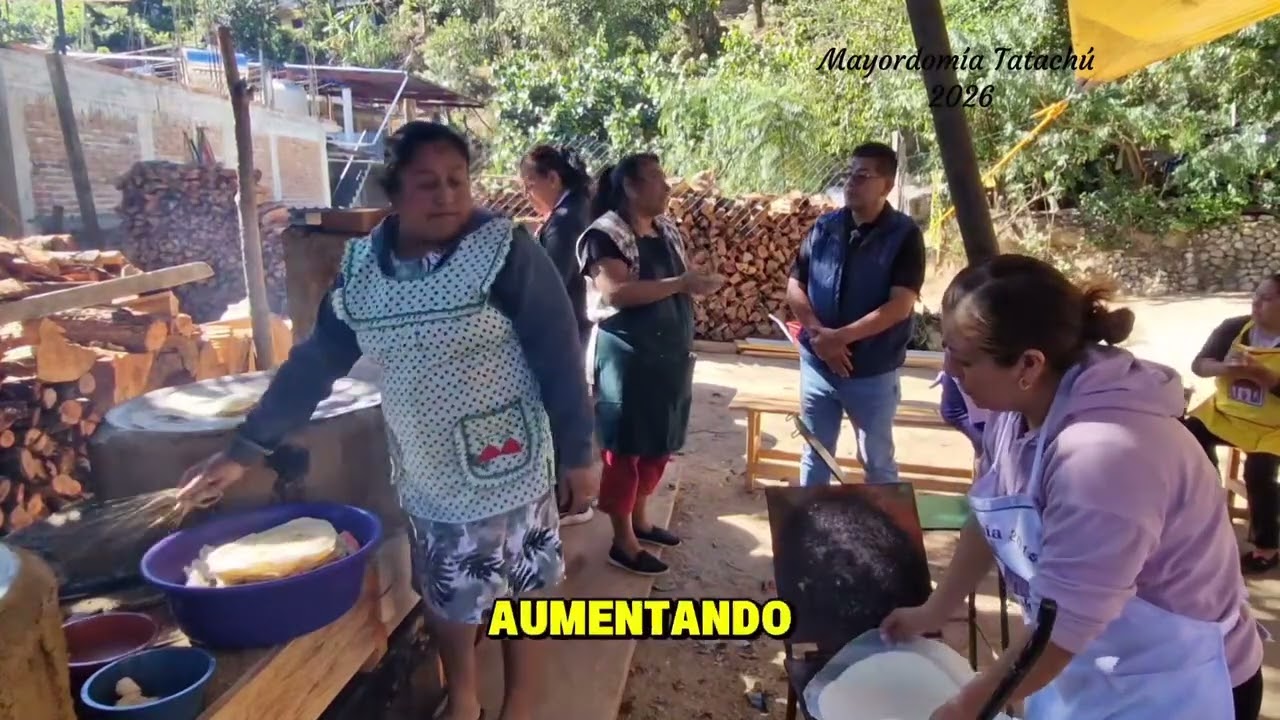 Las que hacen tortillas en una mayordomía. #juquila #mayordomía 