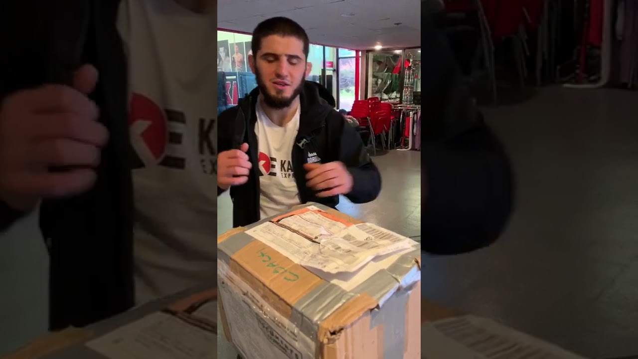 Распаковка писем от фанатов Ислама Махачева, часть №2 в спортзале AKA Gym