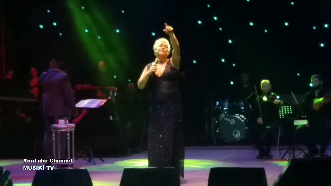 AYTA SÖZERİ - Kim Arar (Nilüfer cover) (Konser/Canlı) @Antalya Park