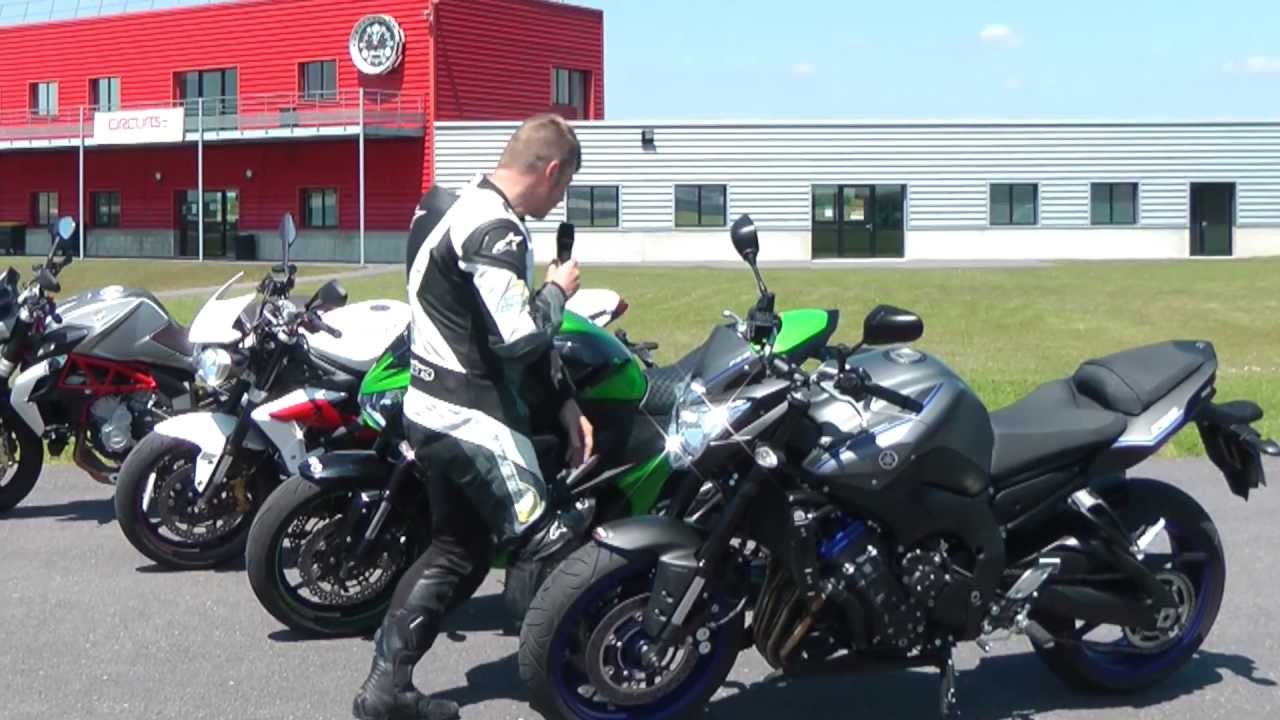 Comparatif roadsters midsize : Moto Station oppose la Z800, la B3 800, la Street Triple R 675 et la