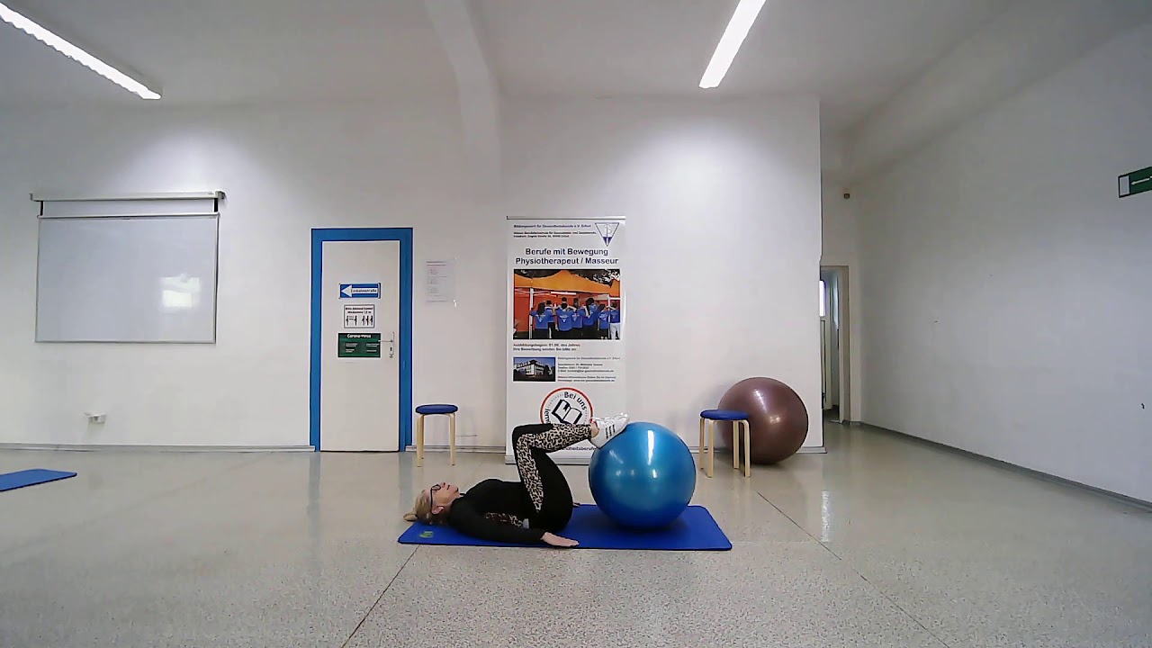 Physiotherapie - Übungen mit Pezziball auf Matte 2