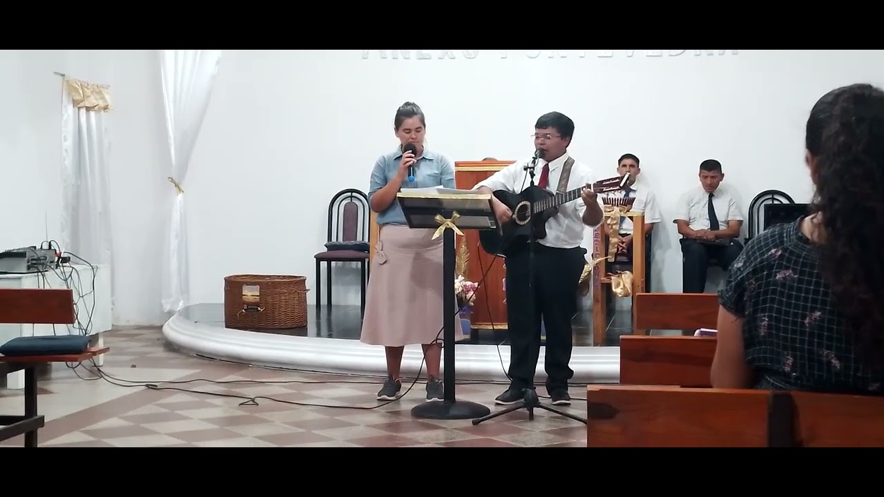 Hno Samuel y hna veronica alaban al señor 