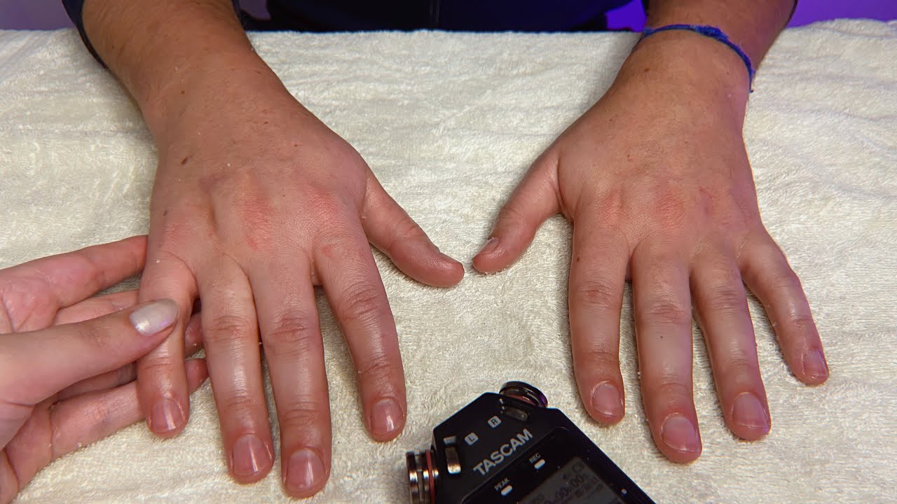 ASMR APLICADO - Spa das mãos (massagem, esfoliação, cortando as unhas, som de chuva) 💤