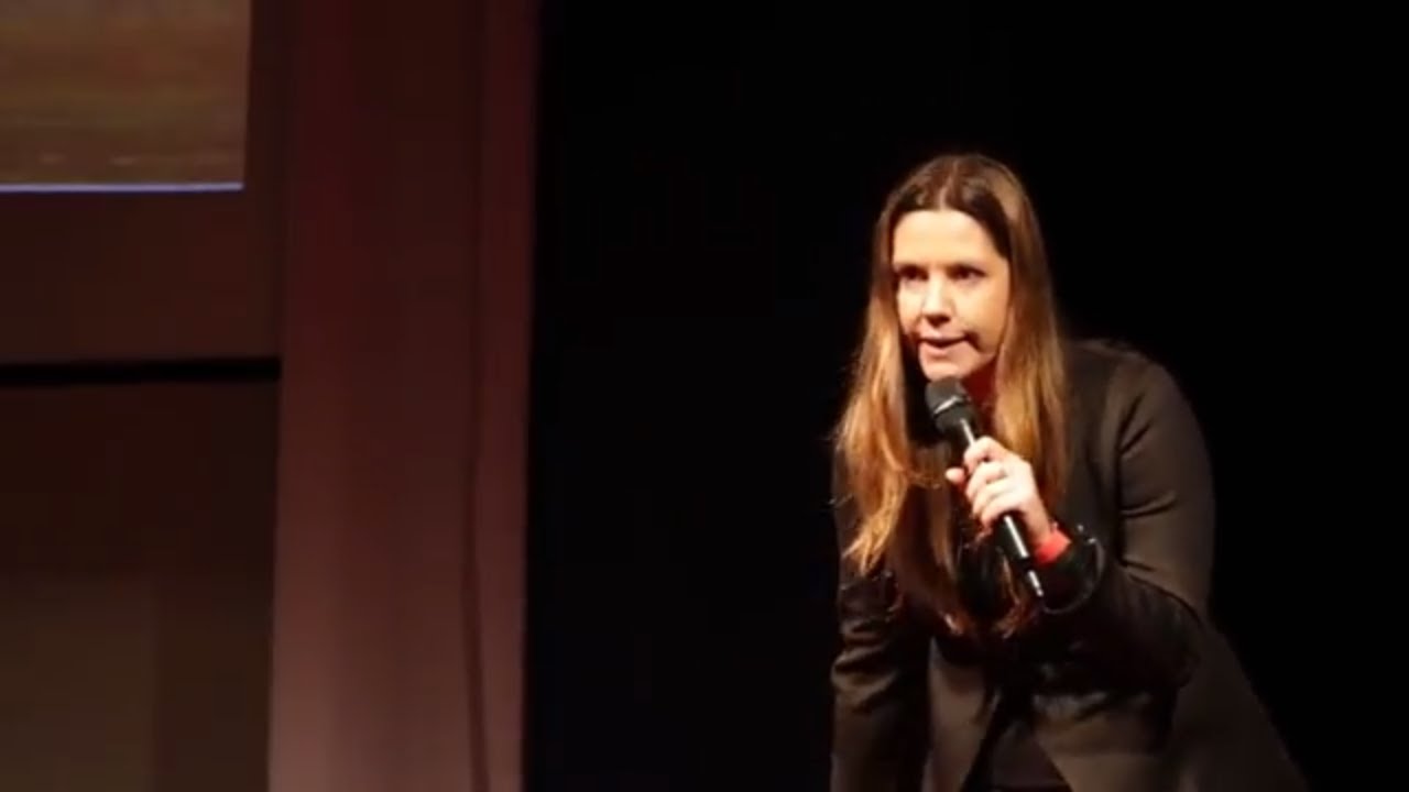A gest&atilde;o dos processos educacionais | Caterine Vila Fagundes | TEDxUFRJ