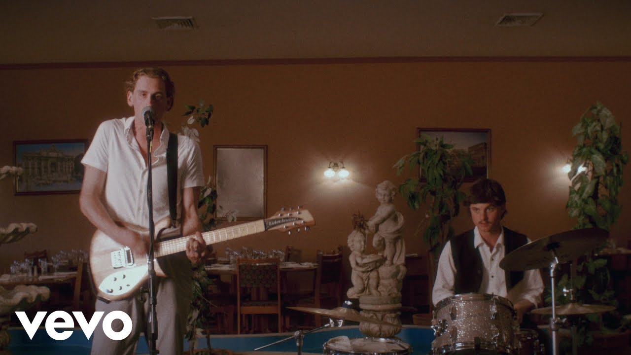 Old Mervs - Sweetheart (Official Video)