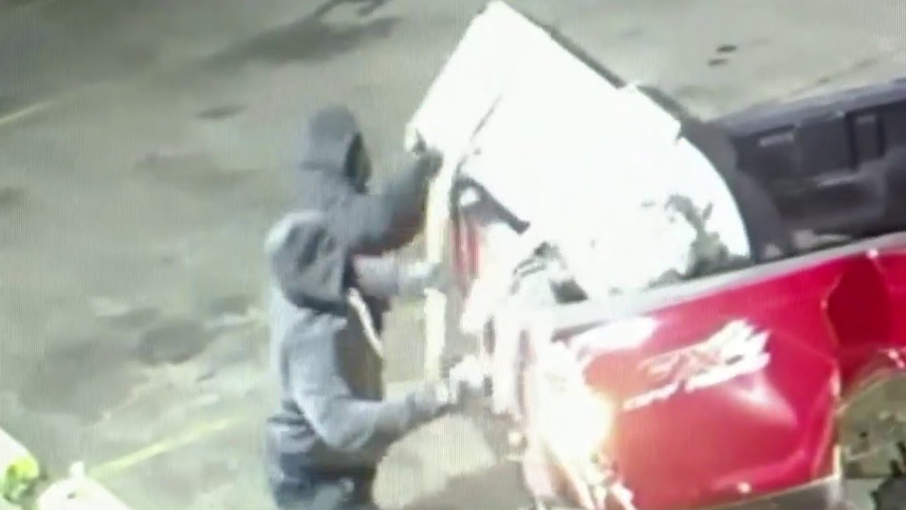 Video shows Warren ATM thieves in action
