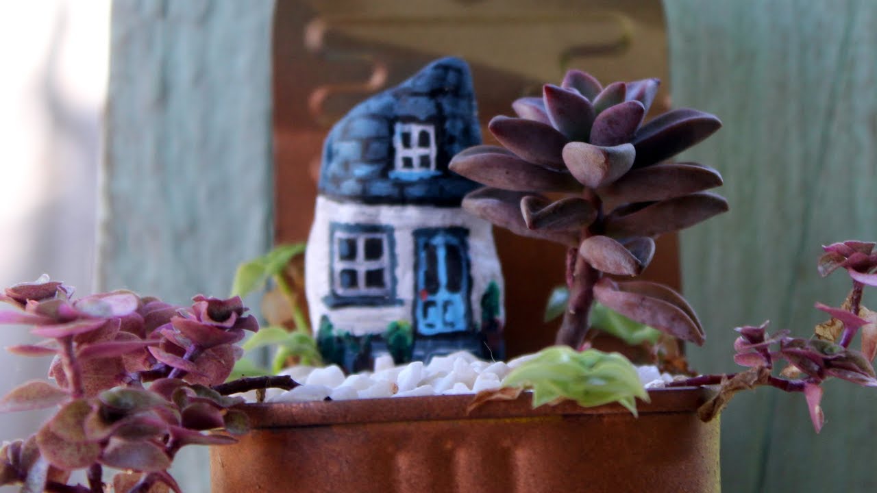 Casinha de pedra para mini jardim - House rock painting