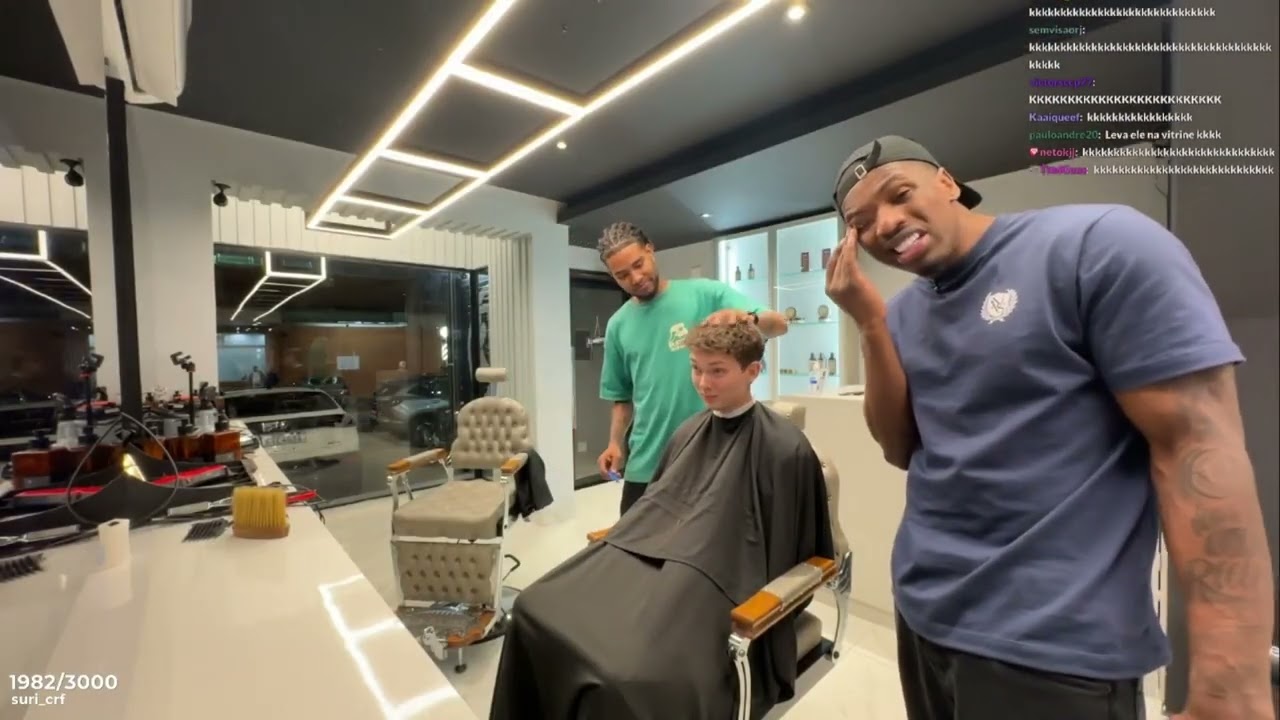 FONTINNELE LEVOU O KOSKYNHO NA BARBEARIA PARA TROCAR O VISUAL!
