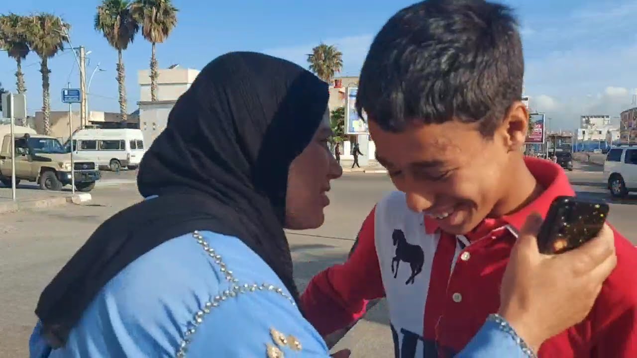 طفل الناظور في احضان أمه ...لحظات مؤثرة في لقاء الأحبة بعد غياب طويل للمساعدة رقم الأم 0602360078