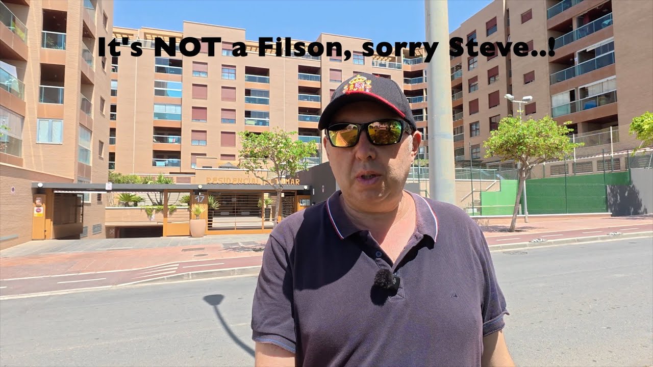 A typical Spanish apartment, Almeria subtitled in Español, Polski & hindi