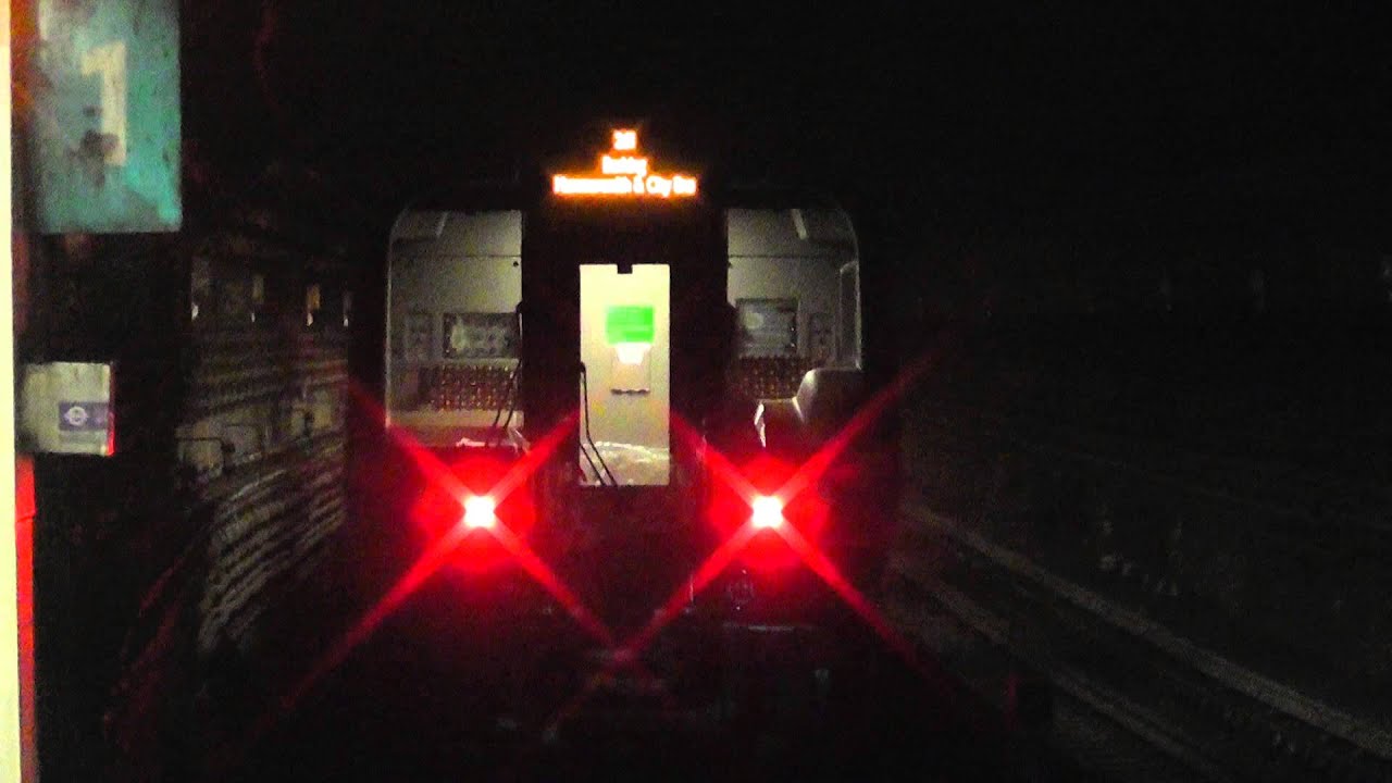 Hammersmith & City Line S7 Stock 21317 Departing Mile End