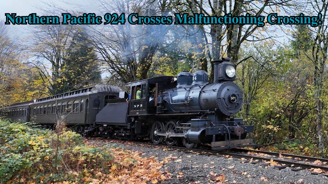 Snoqualmie Valley Railroad Steam Train at Malfunctioning Railroad Crossing