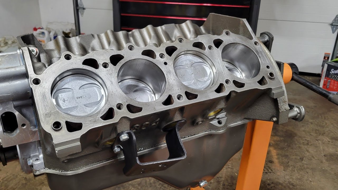 AMC V8 304 cylinder head install