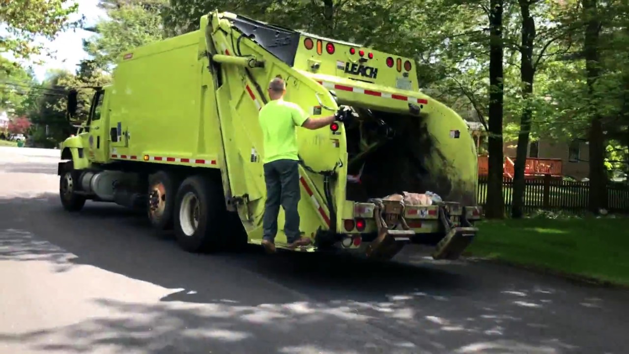 Town of Hampton N.H. D.P.W  95 ~ International WorkStar  Leach 2RIII Rear Loader