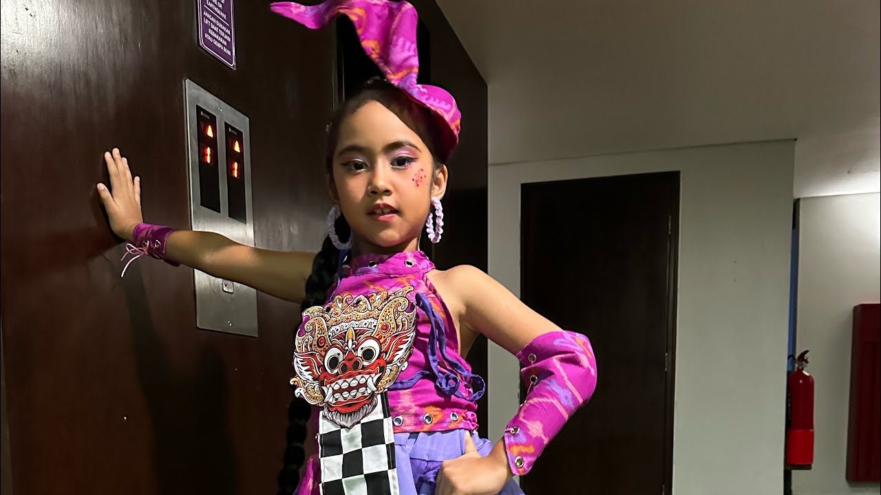 Bali Culture Fashion Runway Show Desainer Ririt Surabaya