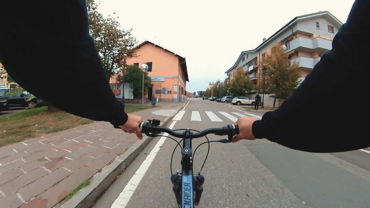 Ecco come sarà il mio lavoro: andare in mountain bike nella mia città. Mountain bike Insta360 One RS